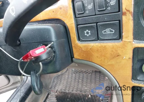 1992 Saab 9000 S z USA, uszkodzony, nr VIN YS3CK58B3N1001759